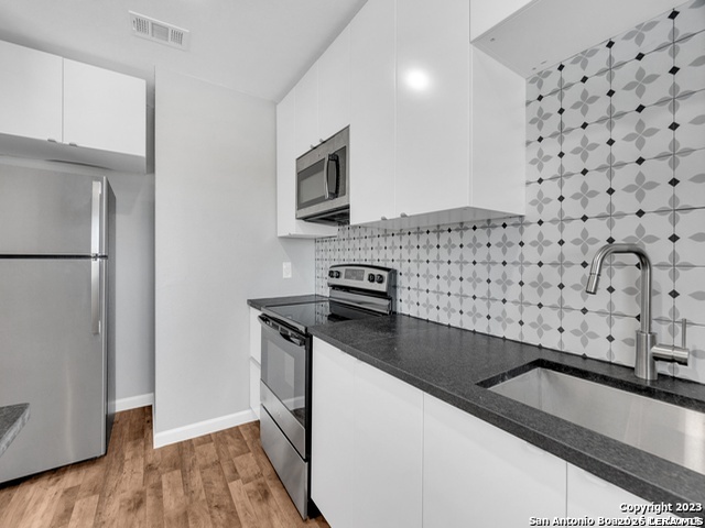 911 Vance Jackson, , 78201 — photo 1