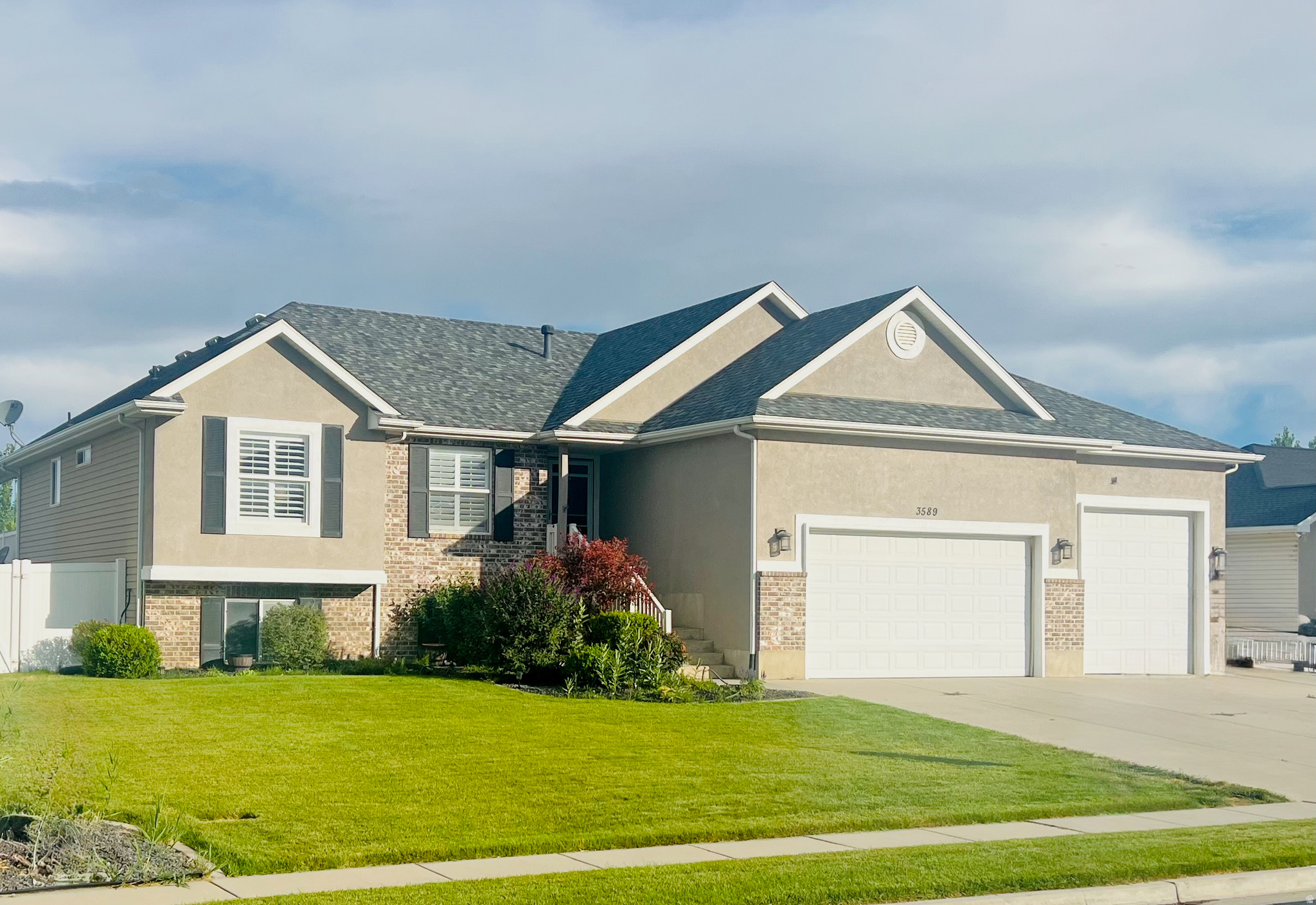 3589 N REMUDA DR, Farr West, UT 84404 — photo 1