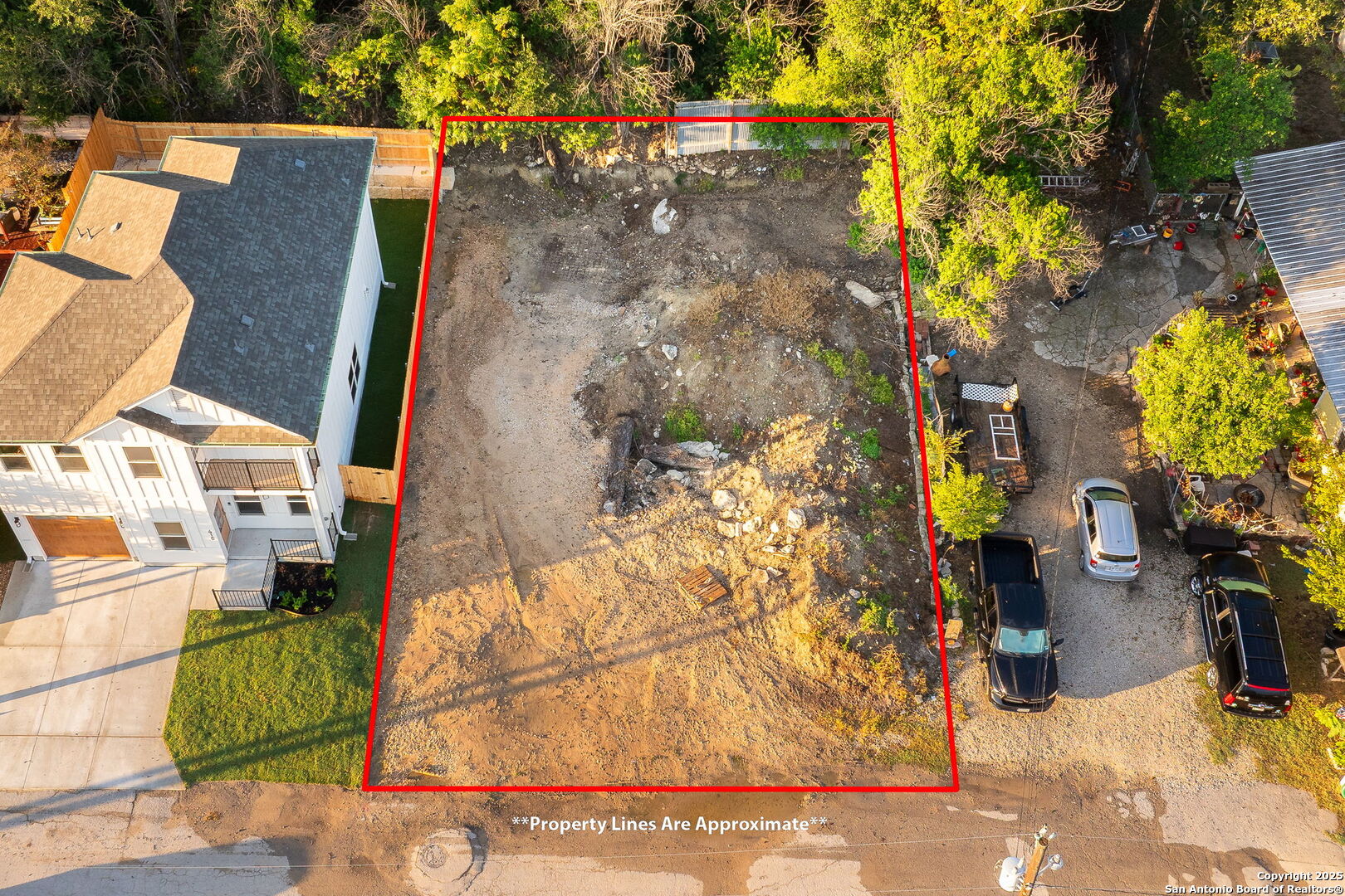 404 HILL AVE, New Braunfels, TX 78130 — photo 1