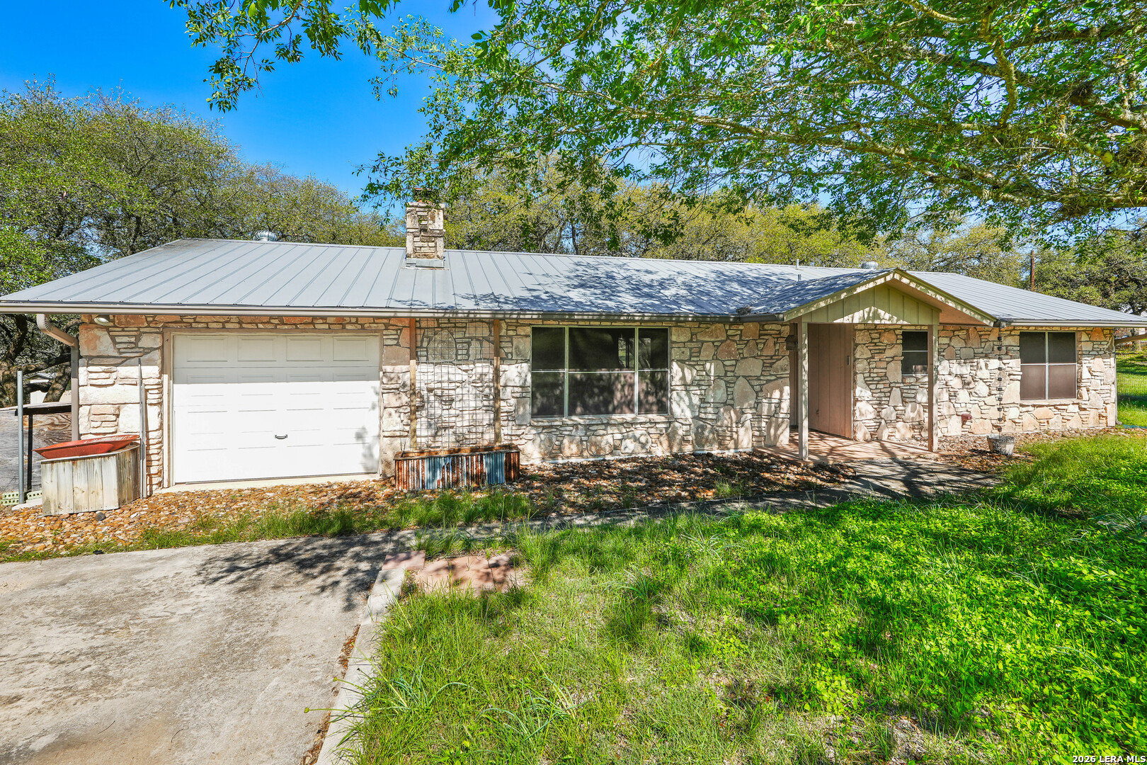 101 DIAMOND J RD S, Pipe Creek, TX 78063 — photo 1