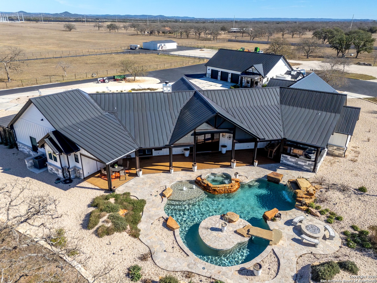 2021 Fm 3240, Bandera, TX 78003 — photo 1