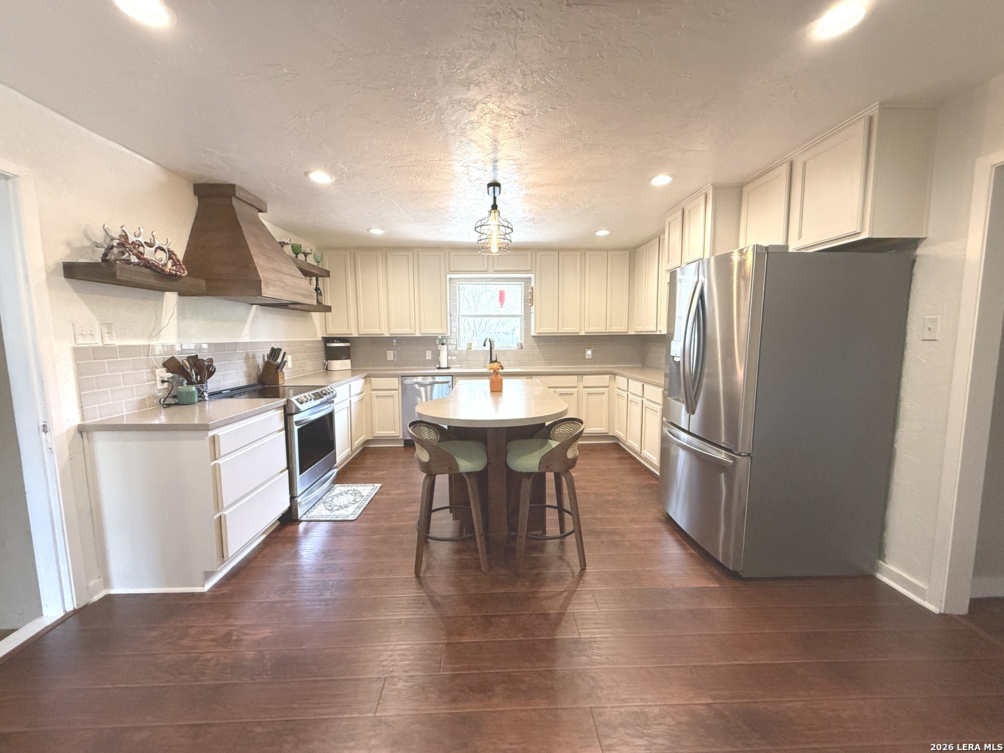 908 29th, , 78861 — photo 1