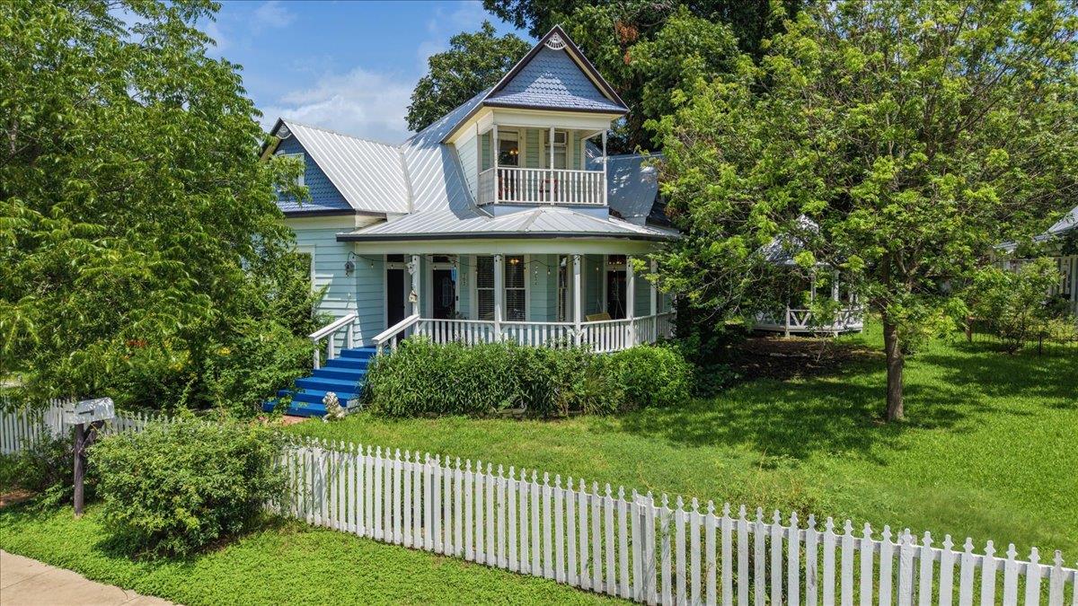 702 E Main St, Round Rock, TX 78664 — photo 1