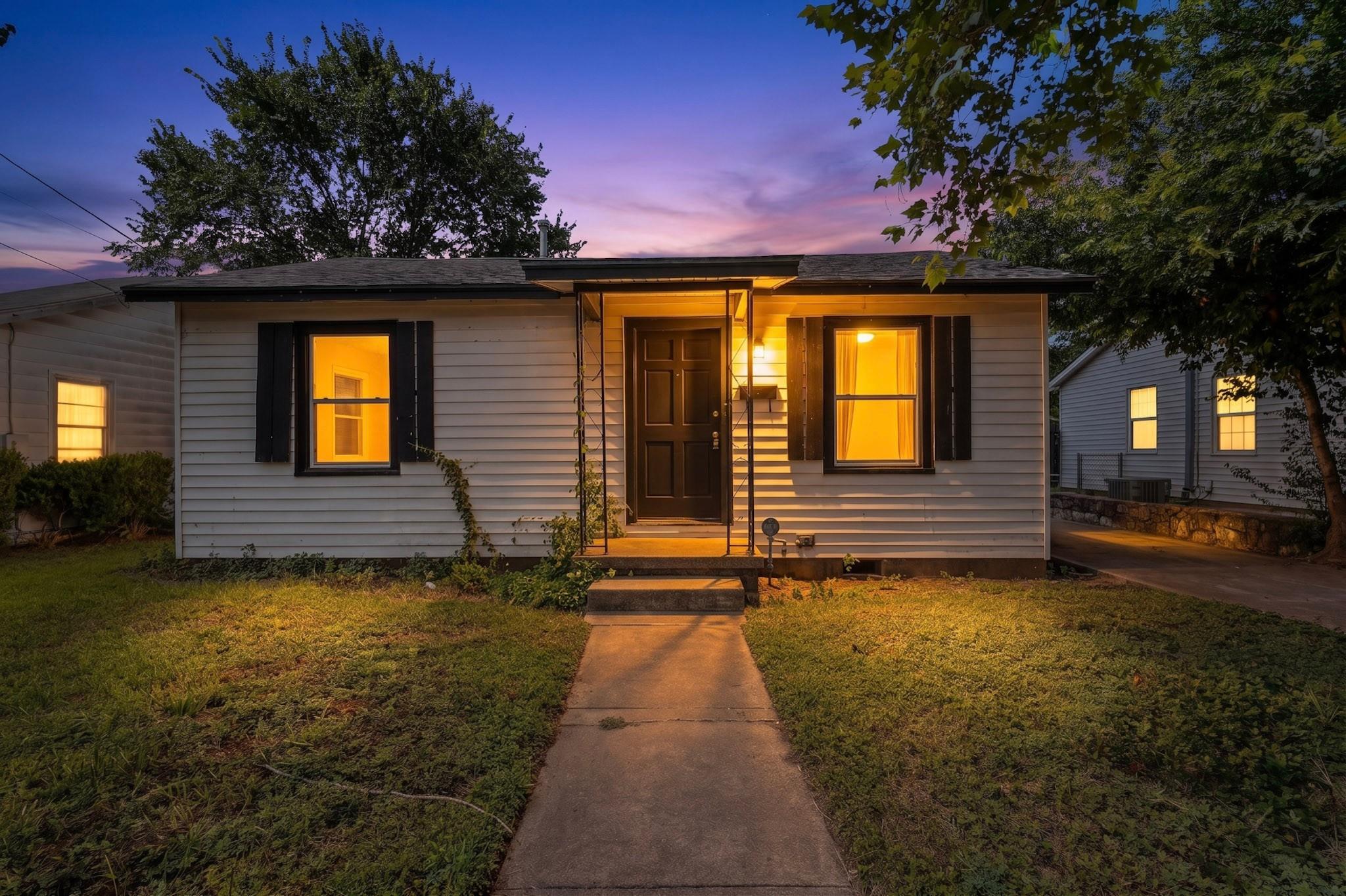 4703 Leslie, Austin, TX 78721 — photo 1