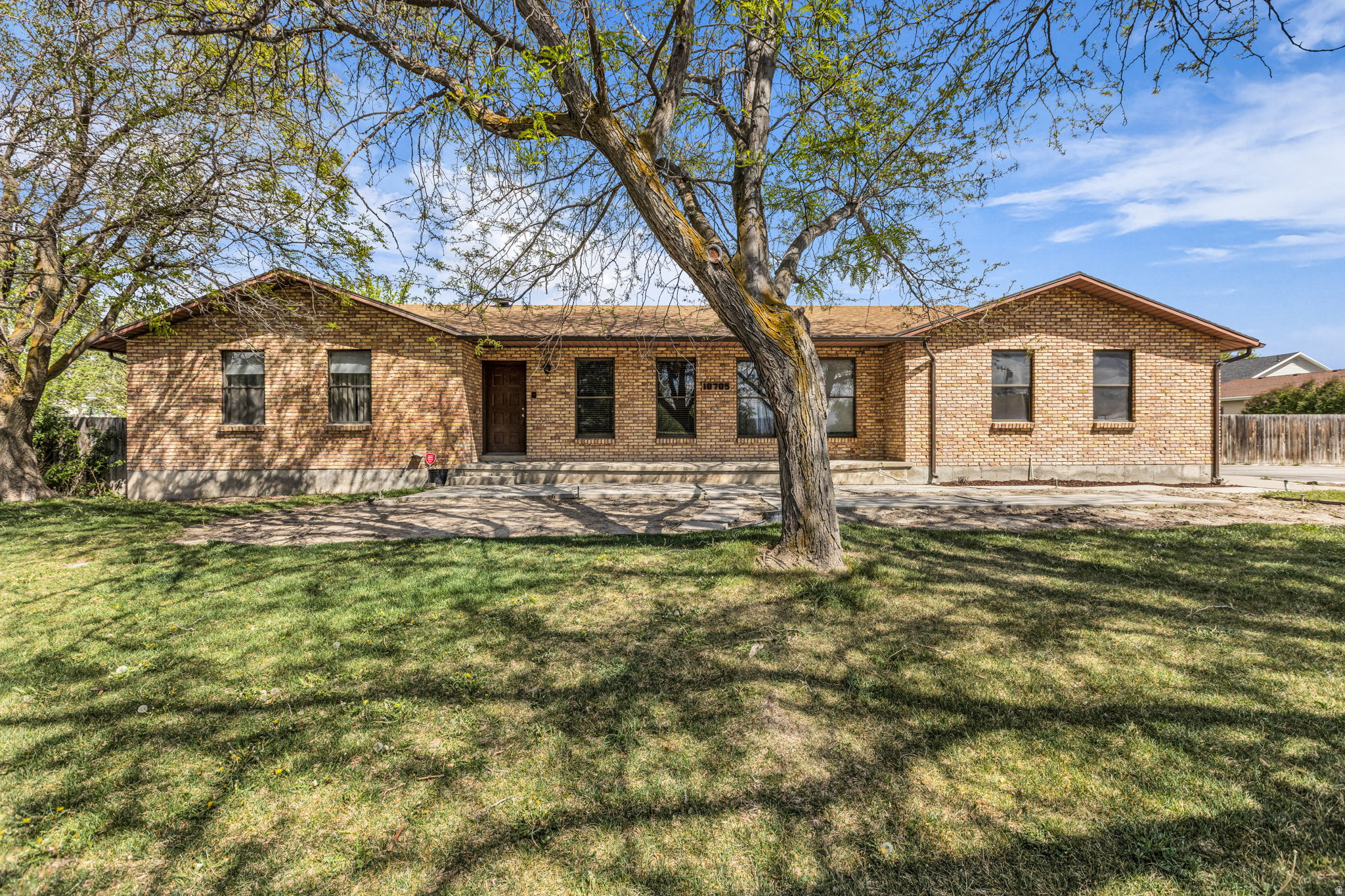 10705 S 300 E, Sandy, UT 84070 — photo 1