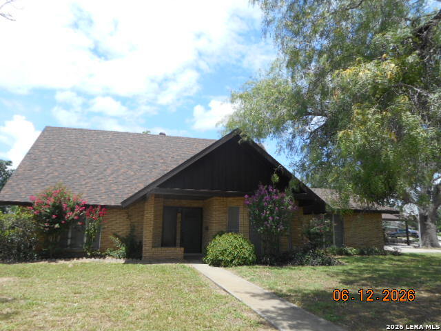 412 Chaparral Dr., Pleasanton, TX 78064 — photo 1