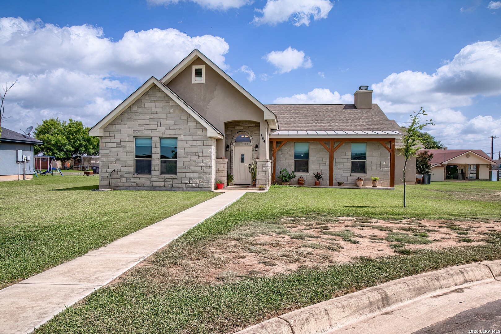 504 34th Street, Hondo, TX 78861 — photo 1