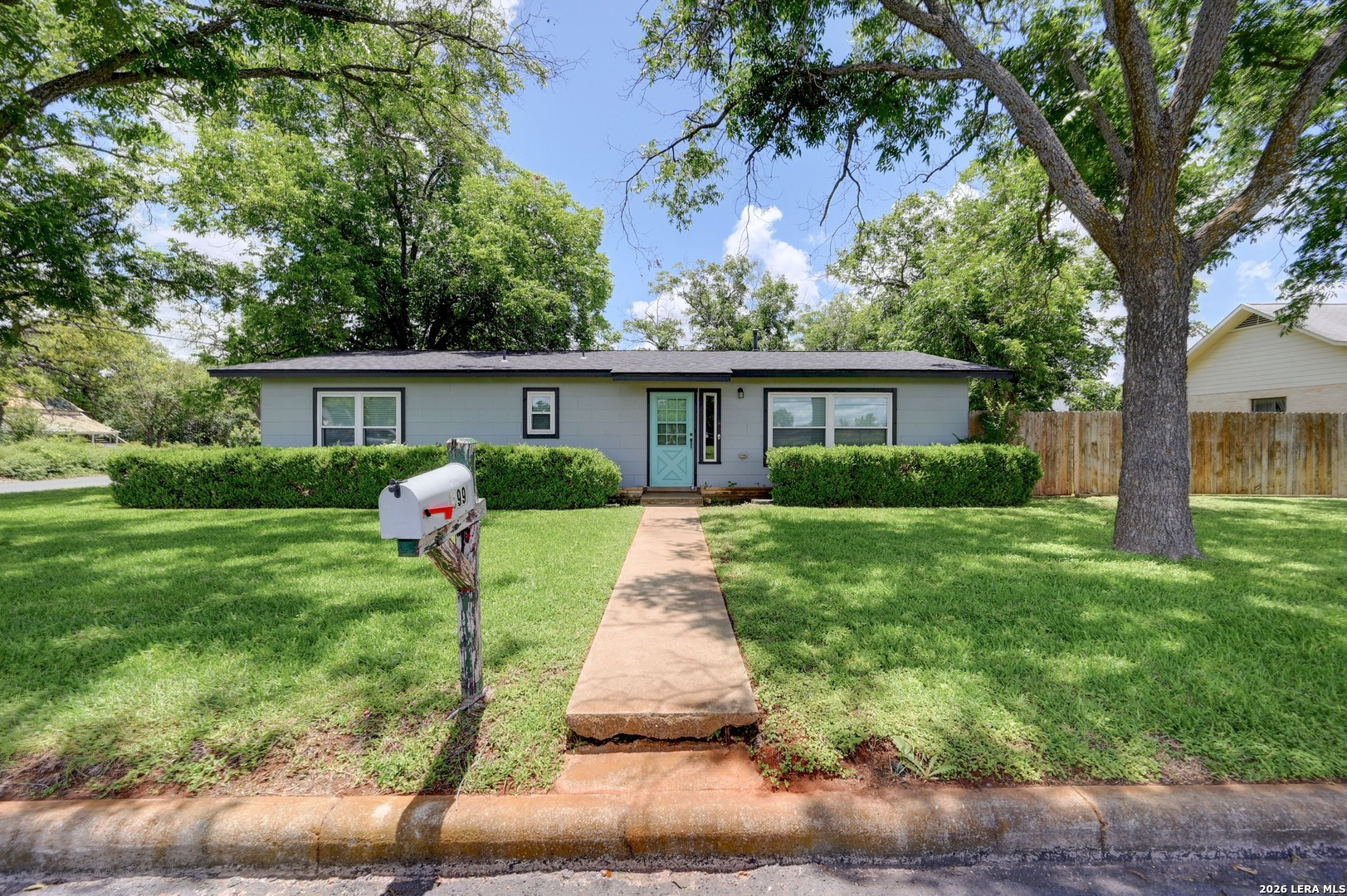 599 E HIGHWAY ST, Fredericksburg, TX 78624 — photo 1