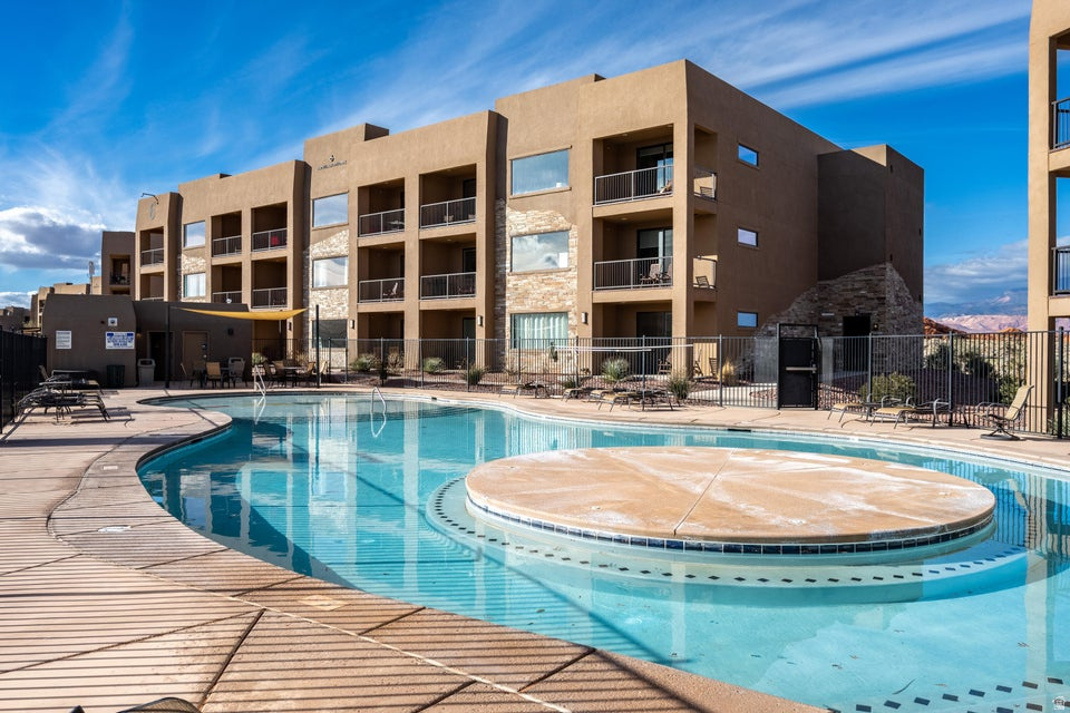 5260 W VILLAS DR #3-302, Hurricane, UT 84737 — photo 1