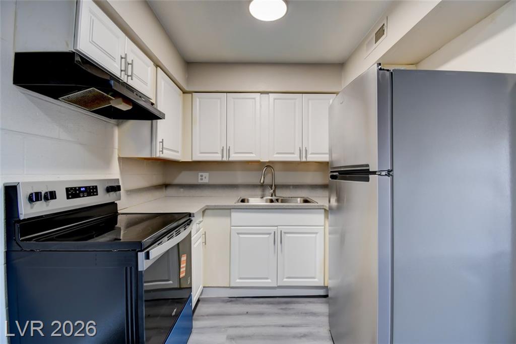 625 South Royal Crest Circle 13, Las Vegas, NV 89169 — photo 1