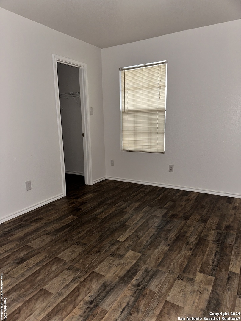 417 HINGE FLS, ,  78108 — photo 1
