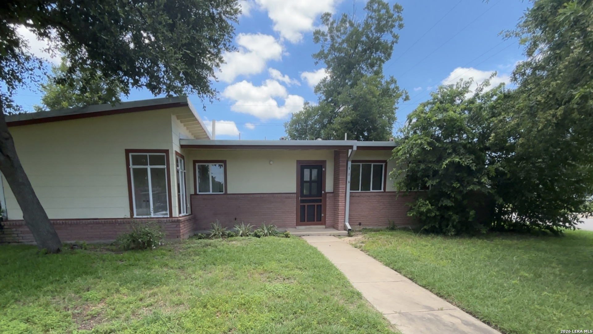 102 Cyril, San Antonio, TX 78218 — photo 1
