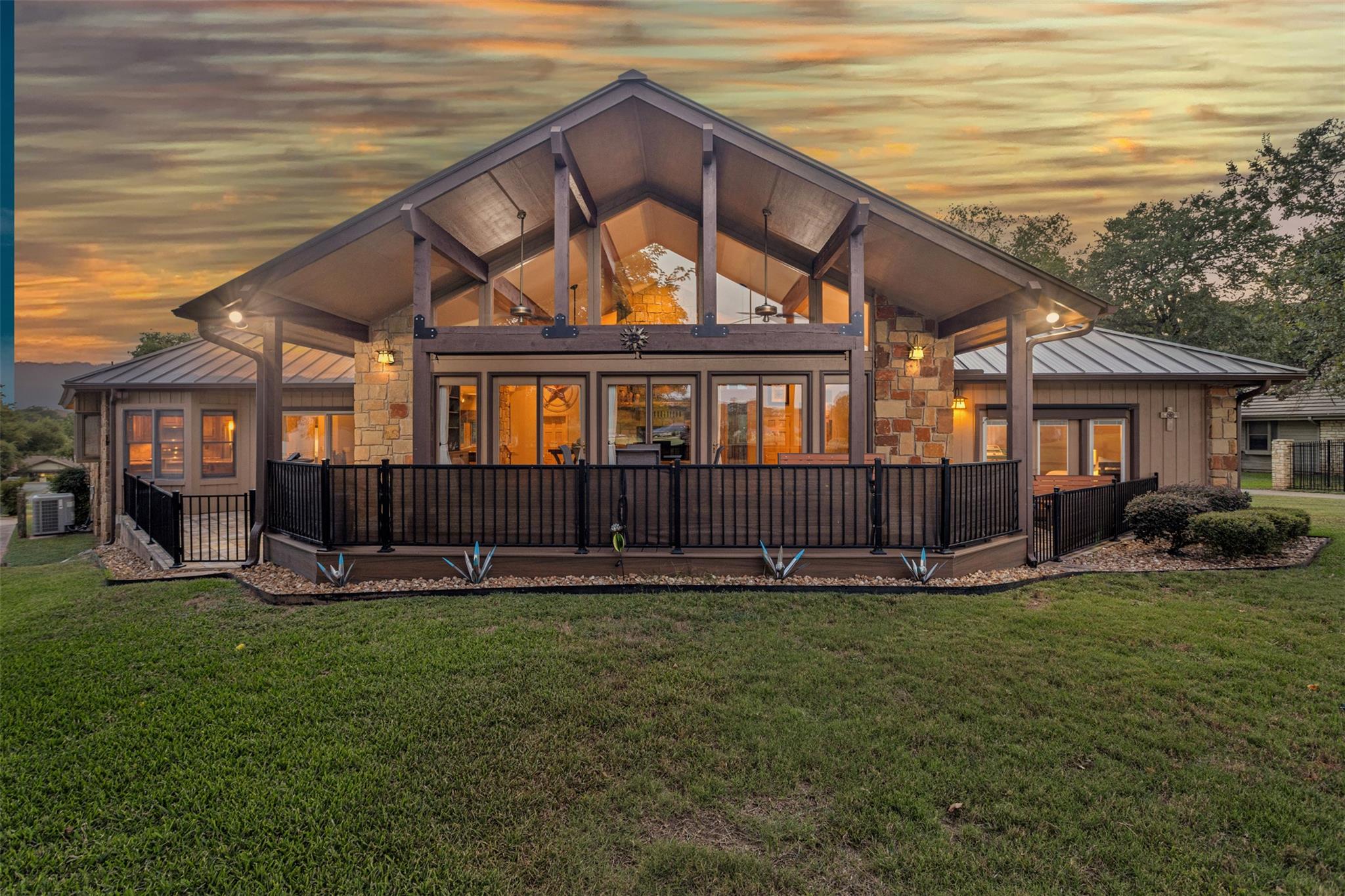 624 Hi Stirrup, Horseshoe Bay, TX 78657 — photo 1