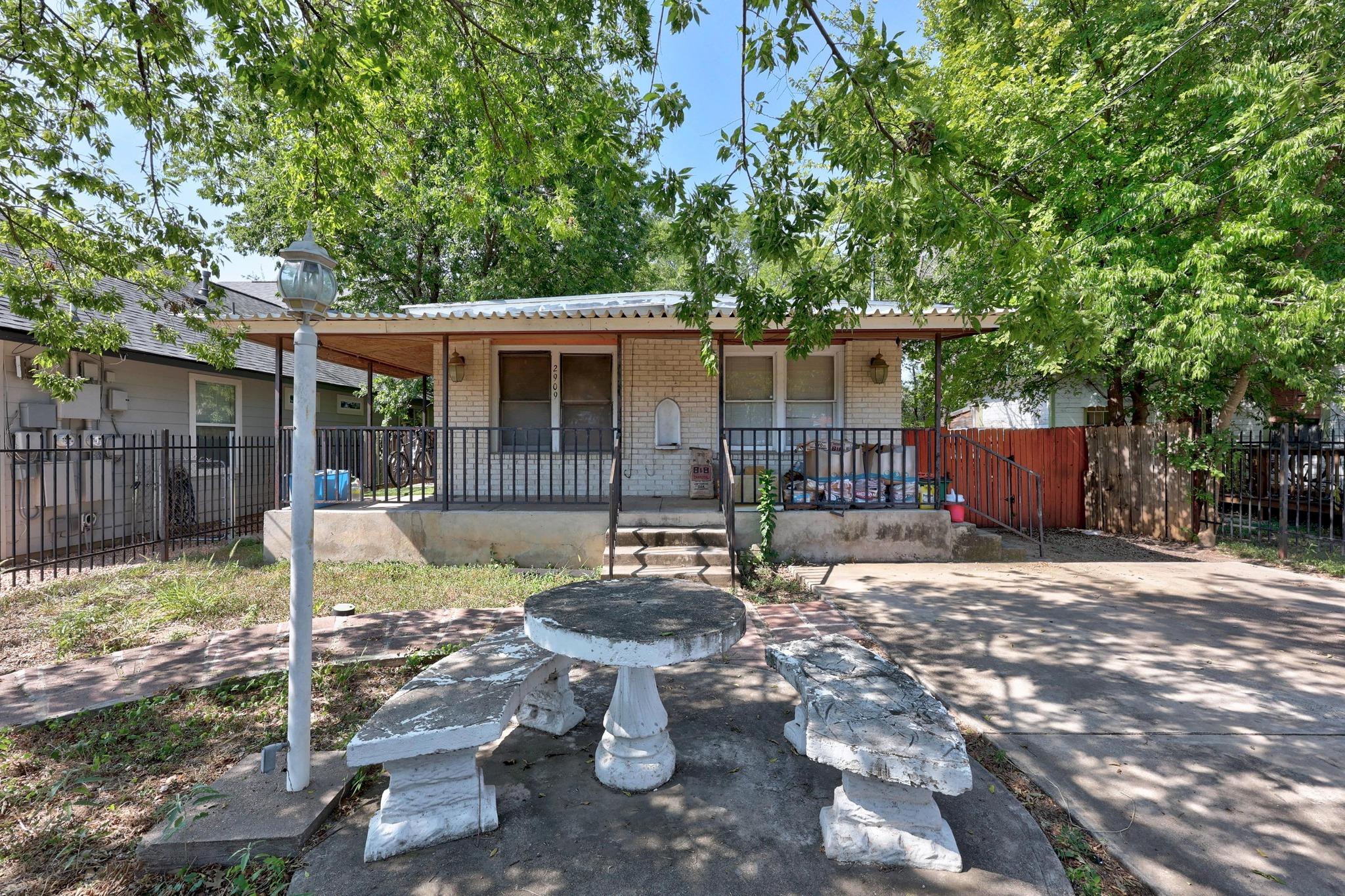 2909 5th, Austin, TX 78702 — photo 1