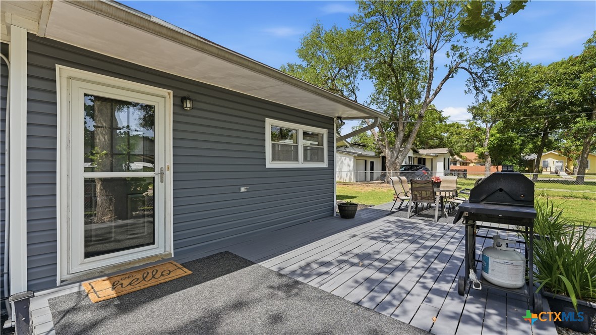 733 Krezdorn, Seguin, TX 78155 — photo 1