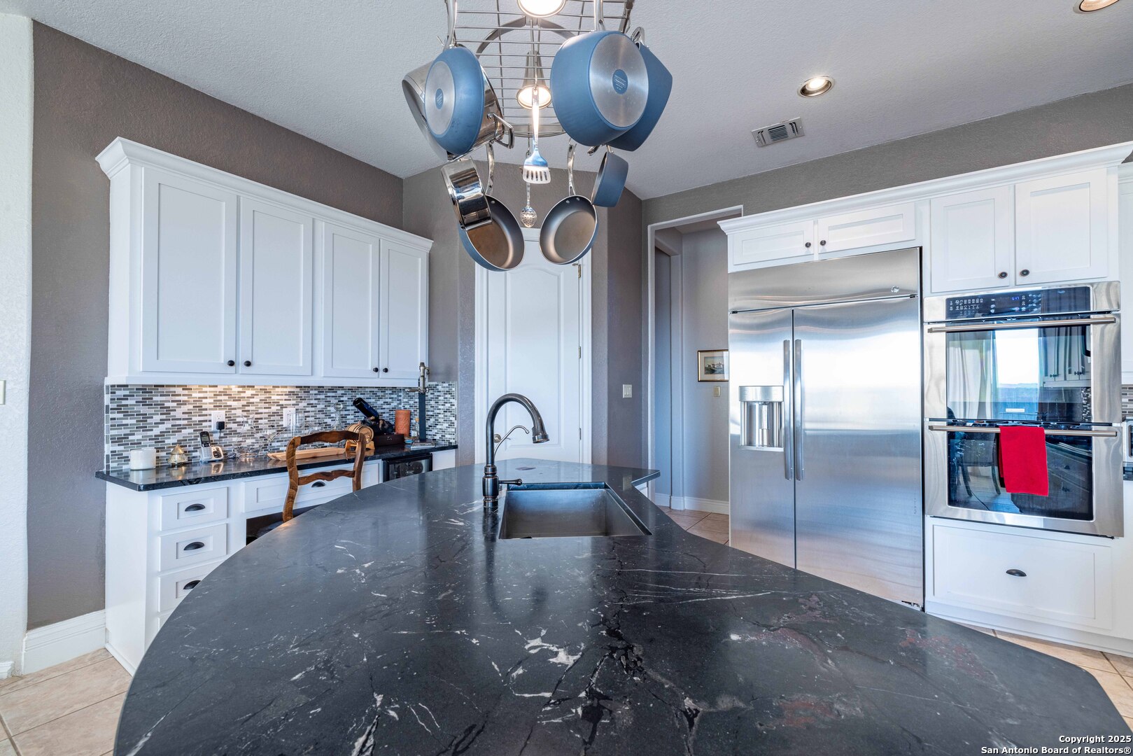 302 PARADISE POINT DR, ,  78006 — photo 1