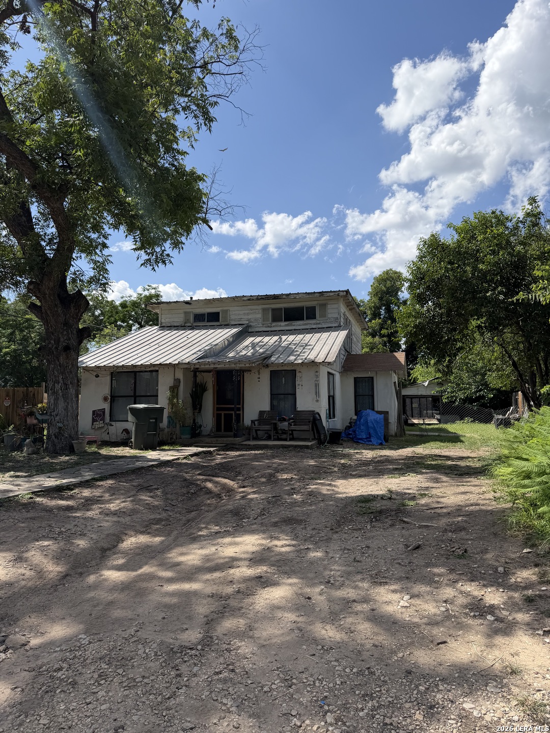 118 E MILL ST, Uvalde, TX 78801 — photo 1