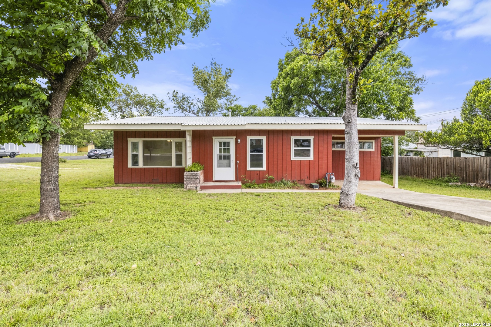 304 LIVE OAK ST, ,  78624 — photo 1