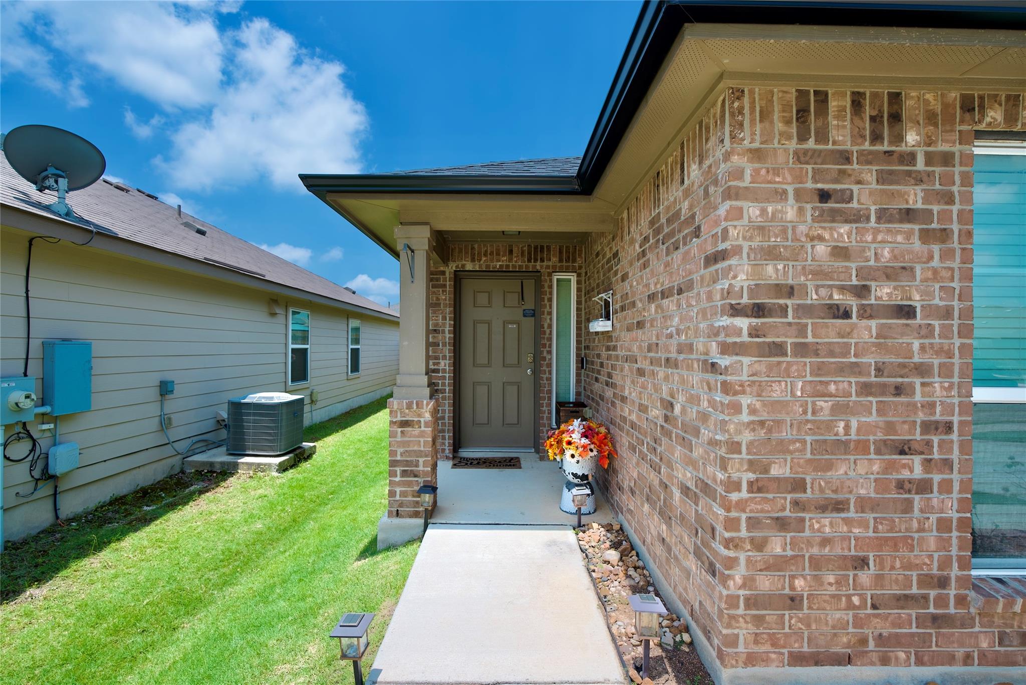 1041 Dumfries, Seguin, TX 78155 — photo 1