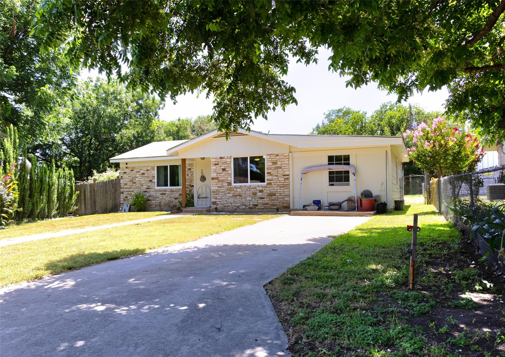 304 Mildred, Burnet, TX 78611 — photo 1