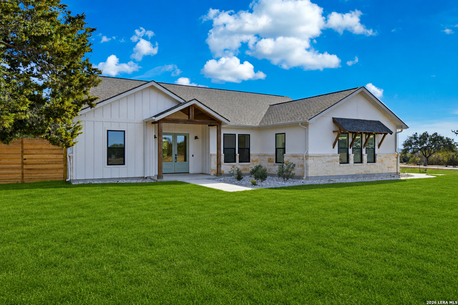 389 RIO CIR, Pipe Creek, TX 78063 — photo 1