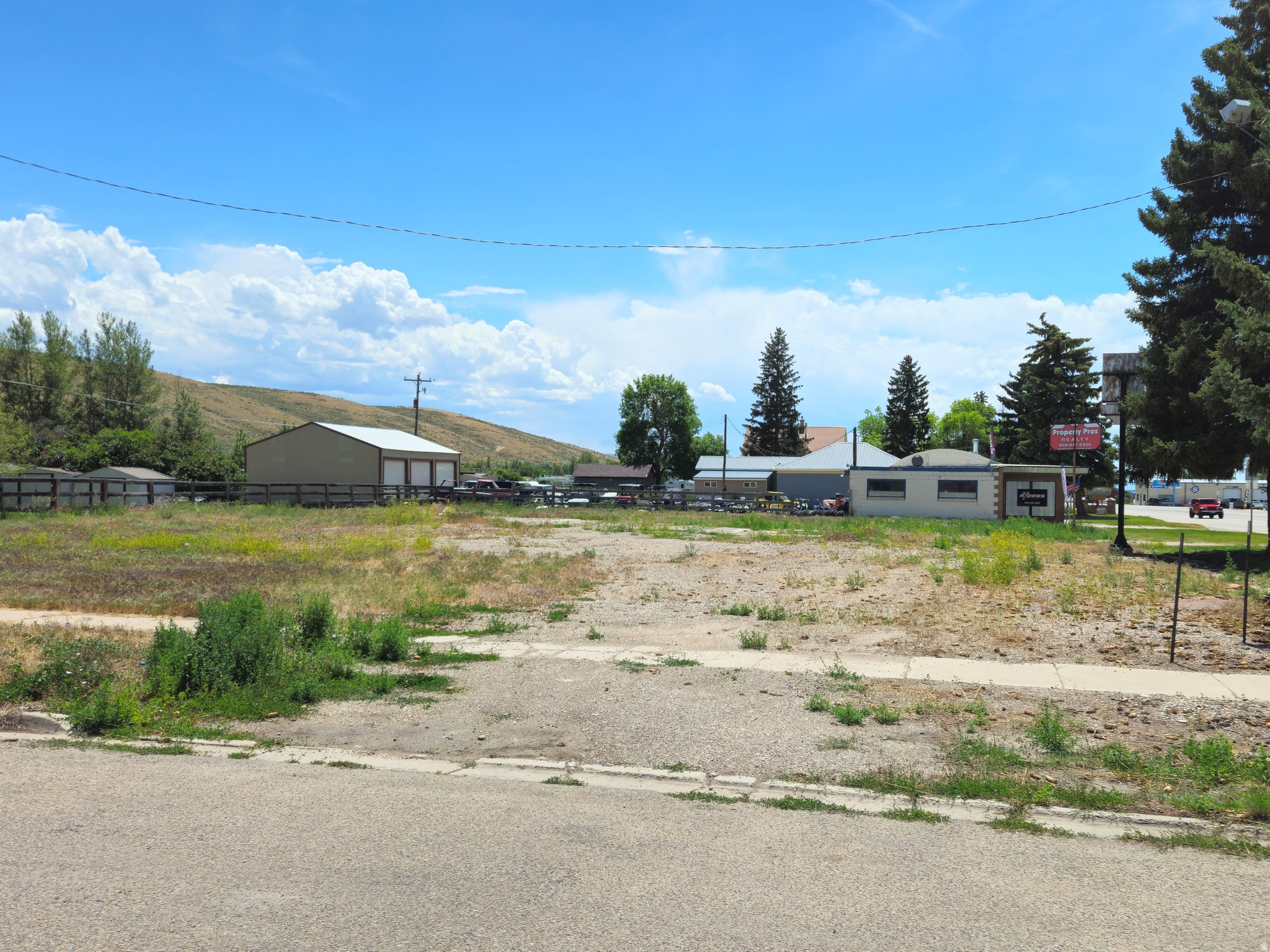 206 S 4TH ST