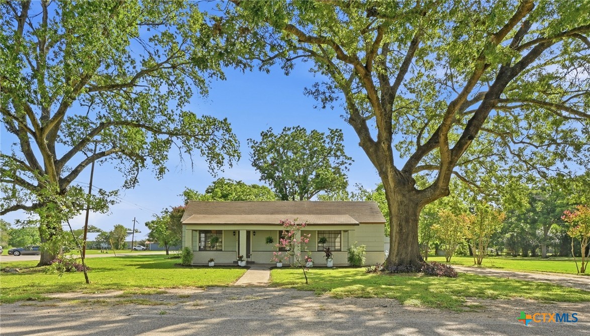 101 Bowie Street, Martindale, TX 78655 — photo 1