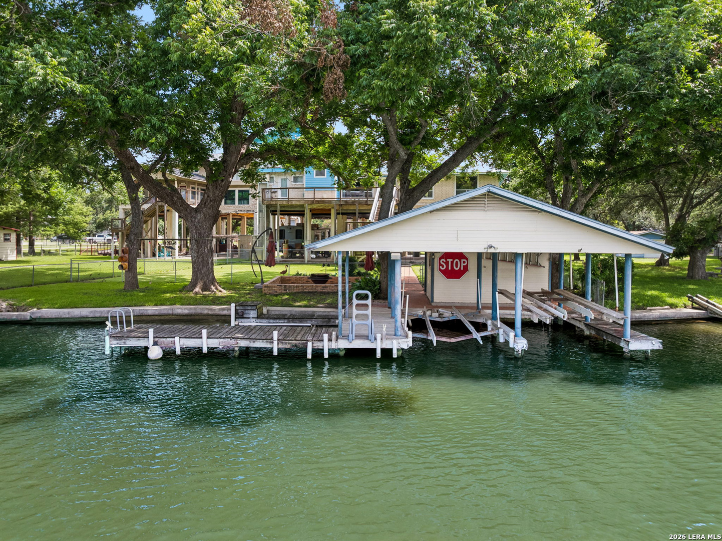 160 Lakeside Dr, Seguin, TX 78155 — photo 1