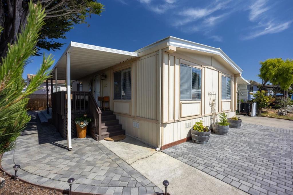 12 Dolphin Court 12