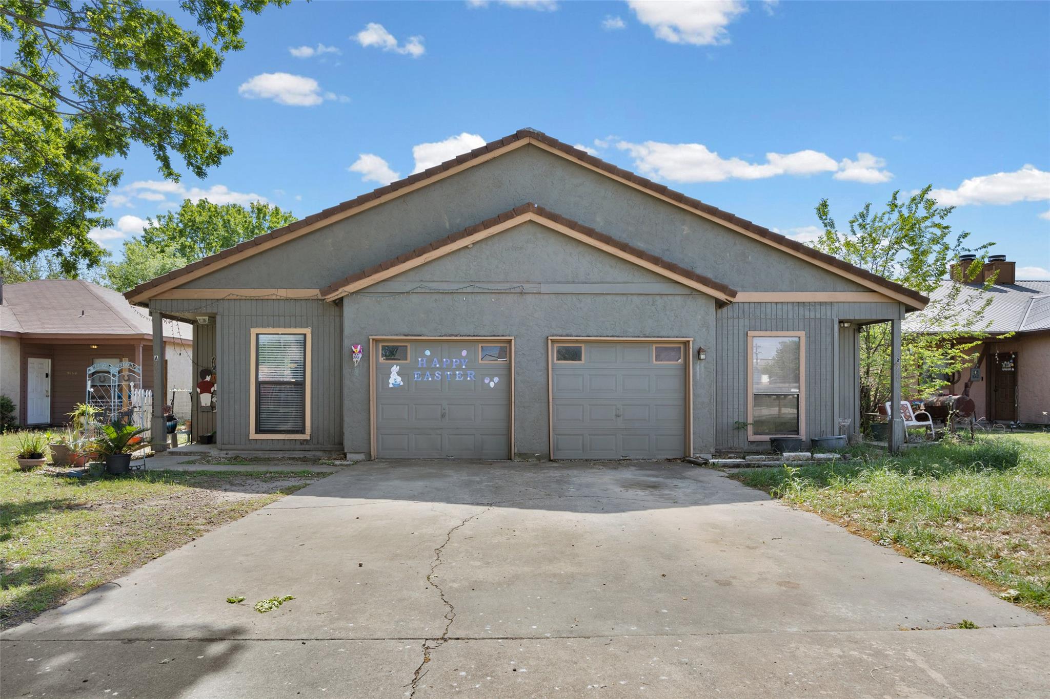 911 Crockett, Lockhart, TX 78644 — photo 1