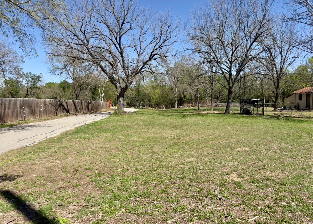 600 Sabine, Lockhart, TX 78644 — photo 1