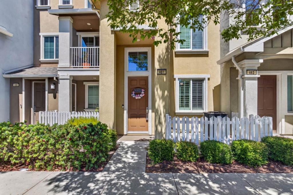 461 Bedford Loop, Mountain View, CA 94043 — photo 1