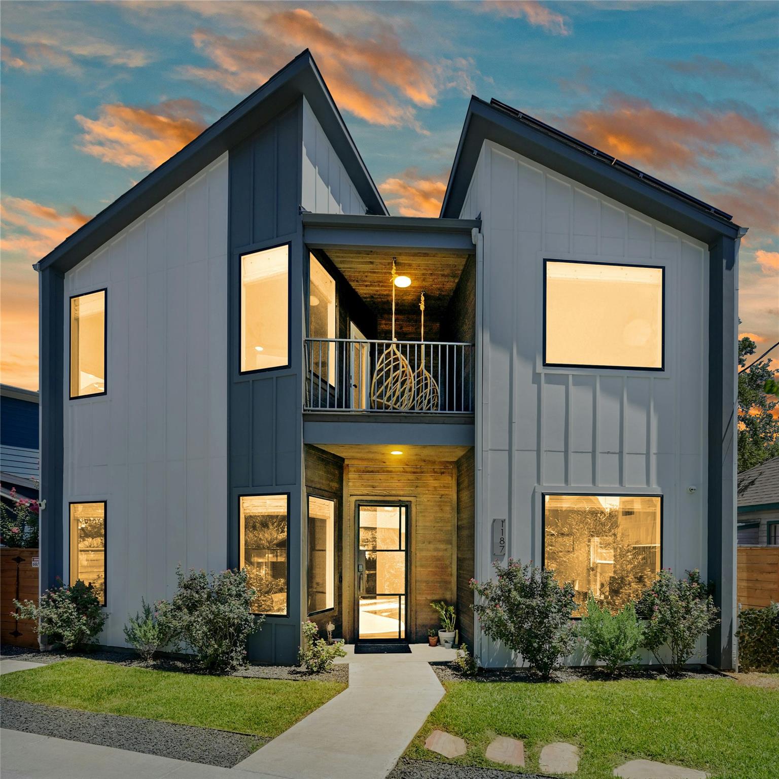 1187 Oak Grove, Austin, TX 78702 — photo 1