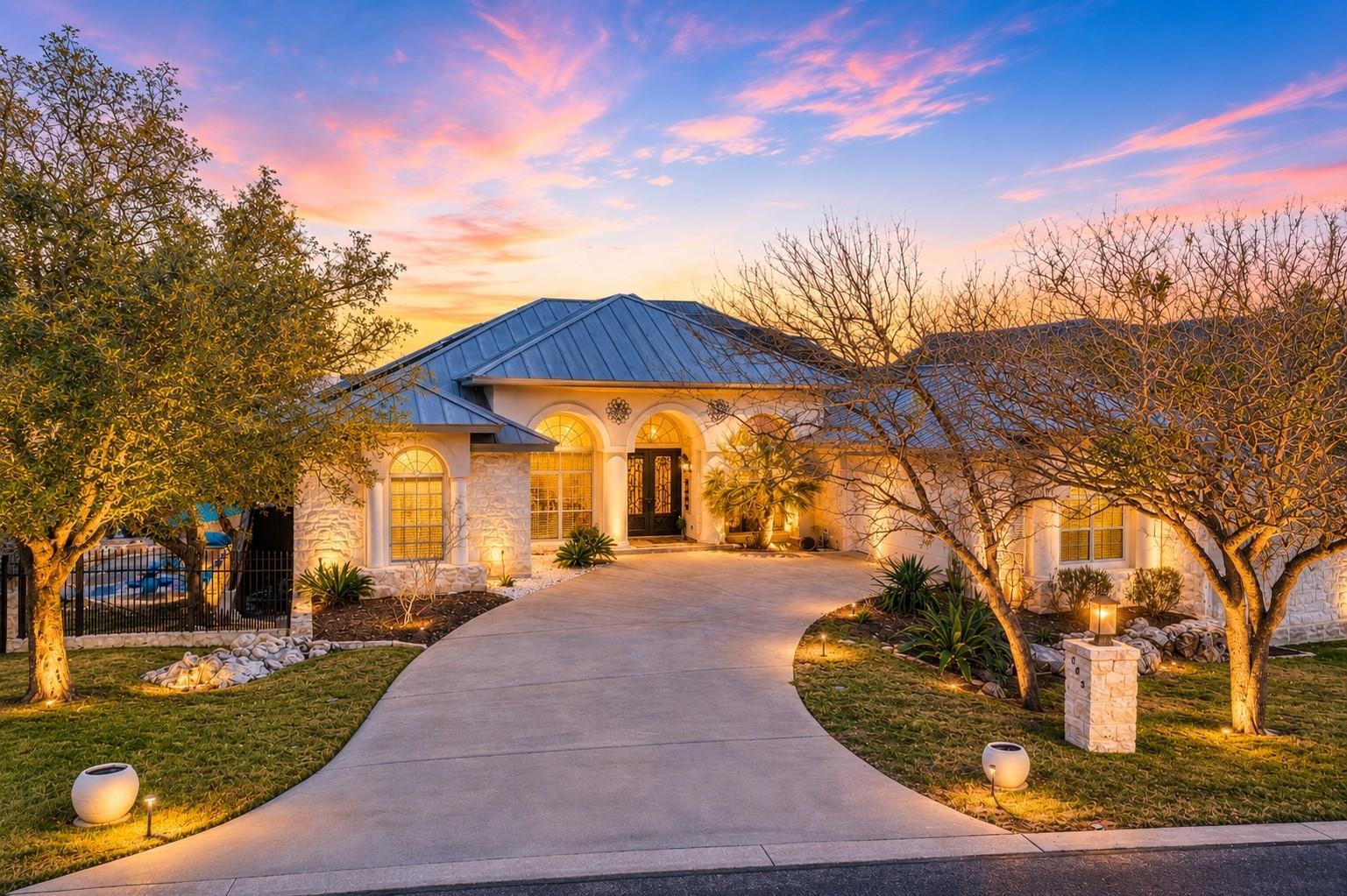 303 Left, Horseshoe Bay, TX 78657 — photo 1
