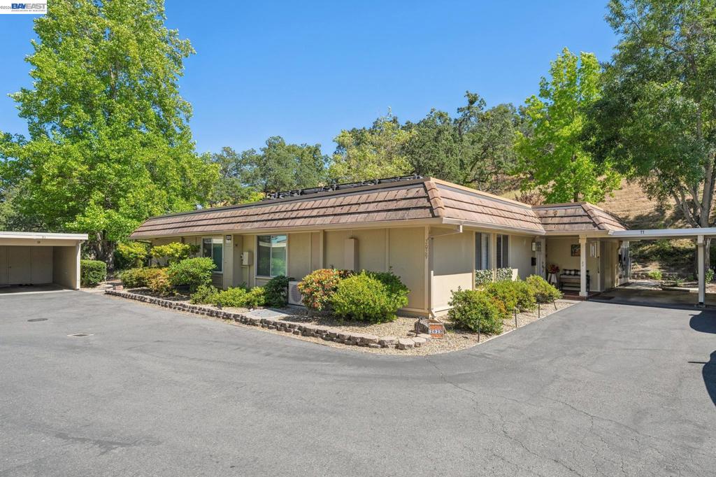 2029 Ptarmigan Dr 2, Walnut Creek, CA 94595 — photo 1