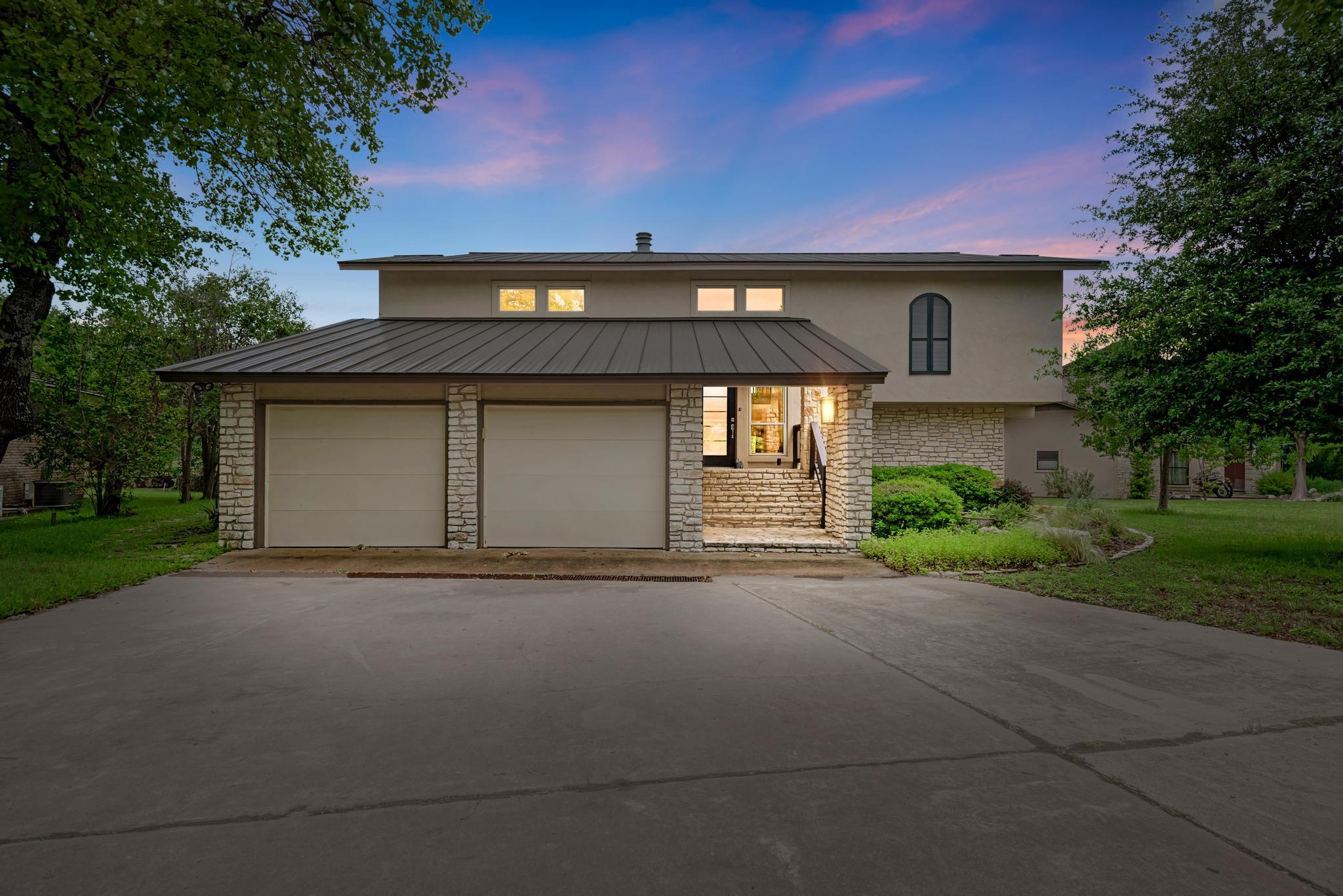 320 Lucy, Horseshoe Bay, TX 78657 — photo 1