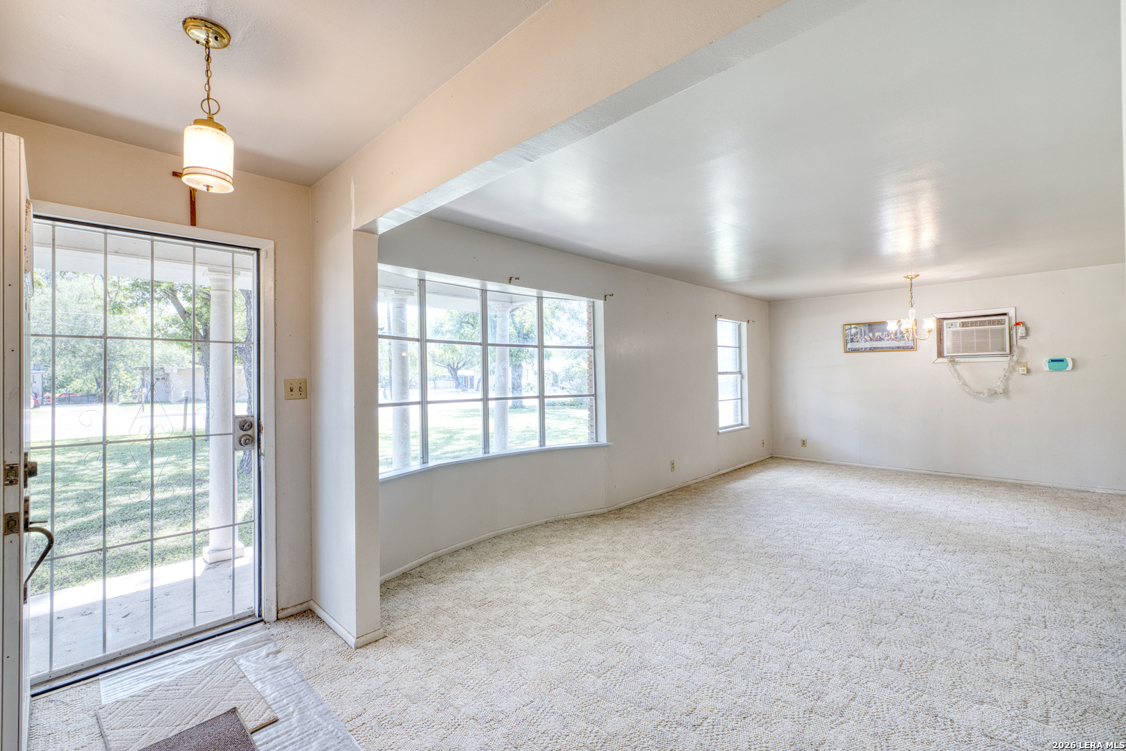 300 S FARRAR, , 78801 — photo 1