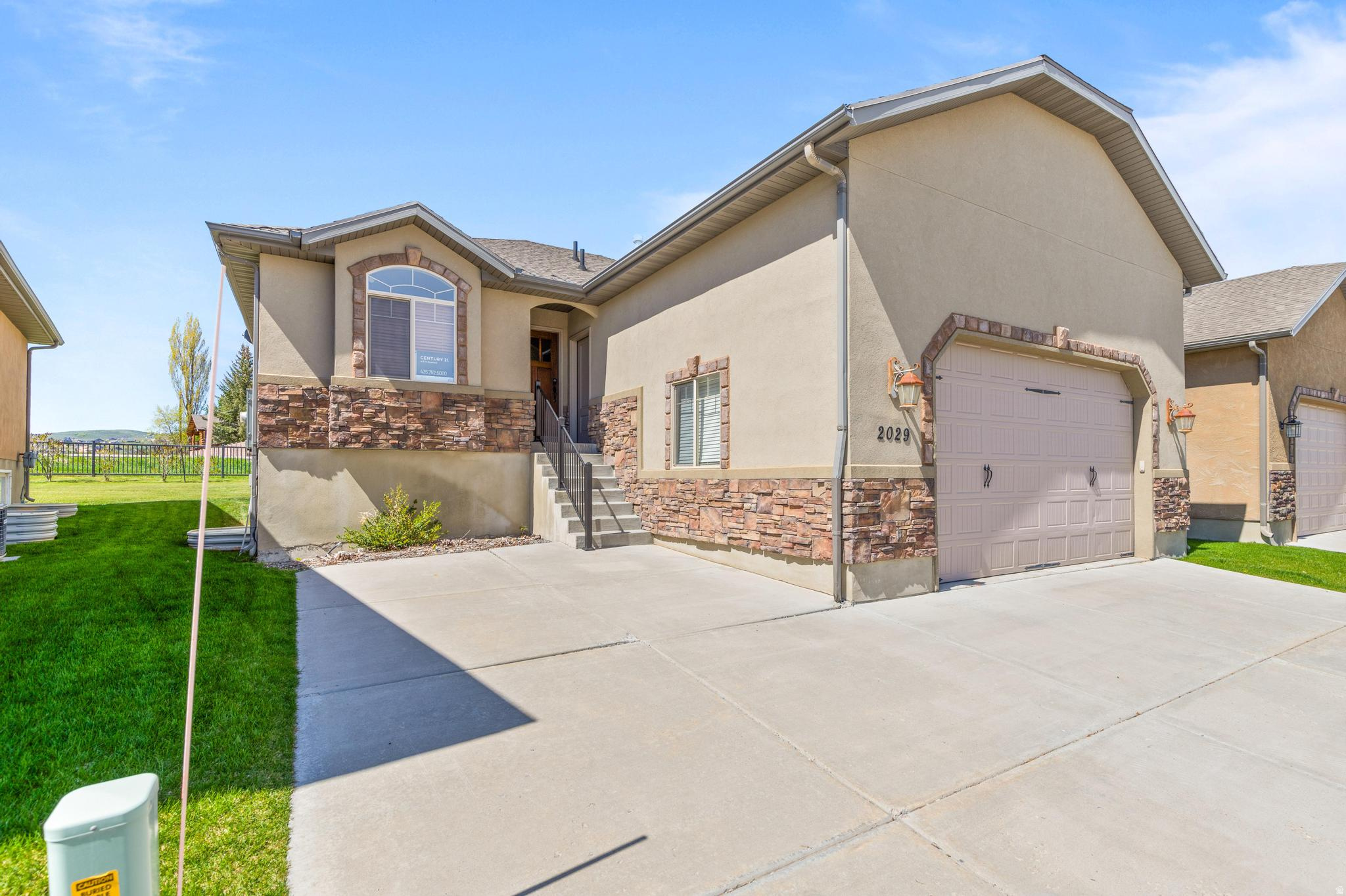 2029 S COTTAGE LN, Garden City, UT 84028 — photo 1