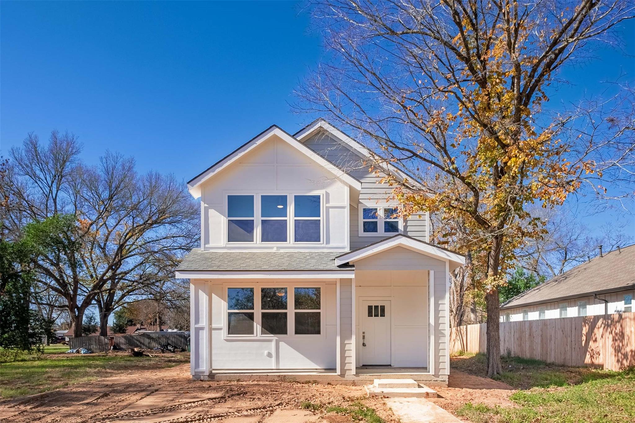 107  Wilkes St, Smithville, TX 78957 — photo 1