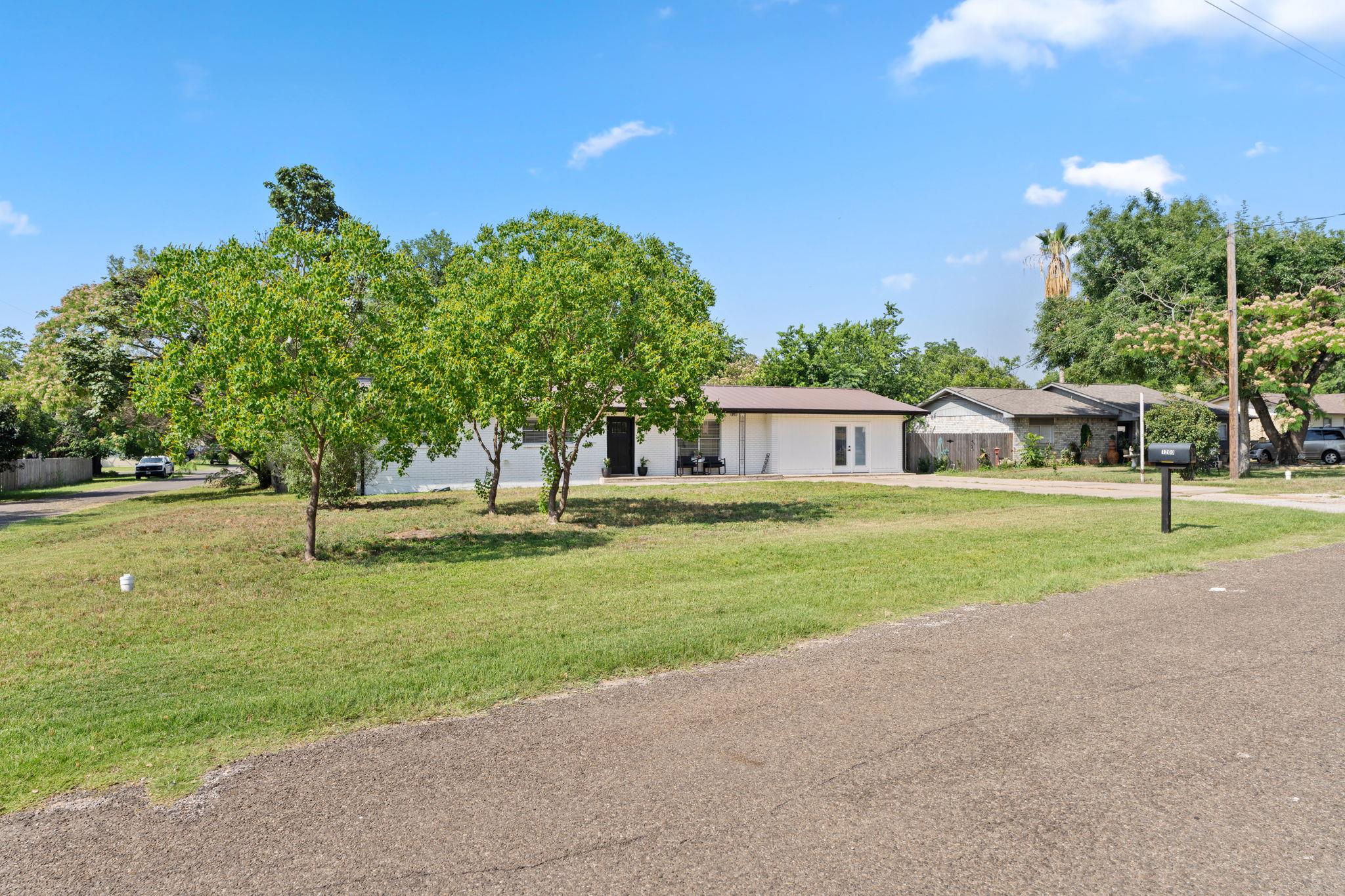 1200 Ash, Marble Falls, TX 78654 — photo 1