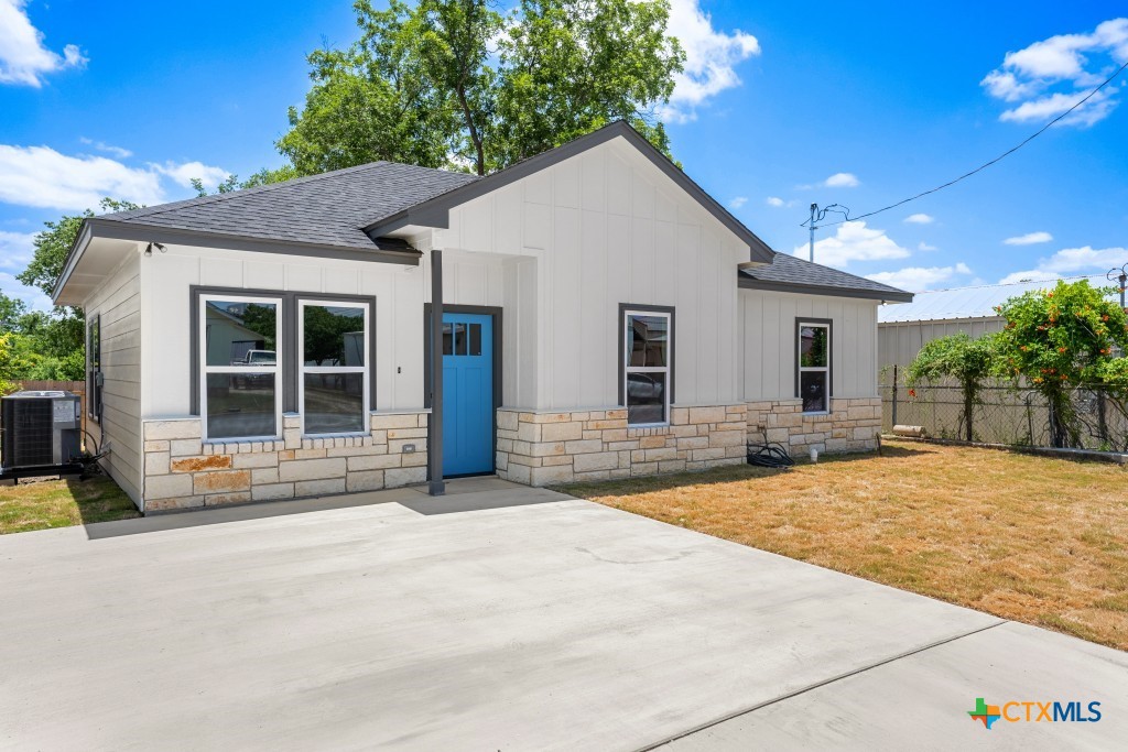 606 Bridge Street, Gatesville, TX 76528 — photo 1