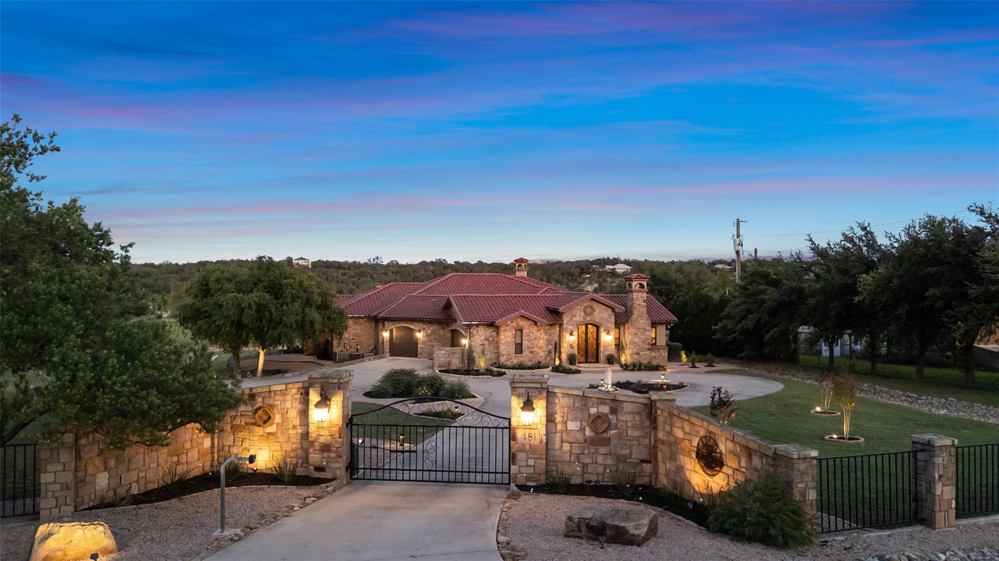 481 Chimney Cove, Marble Falls, TX 78654 — photo 1