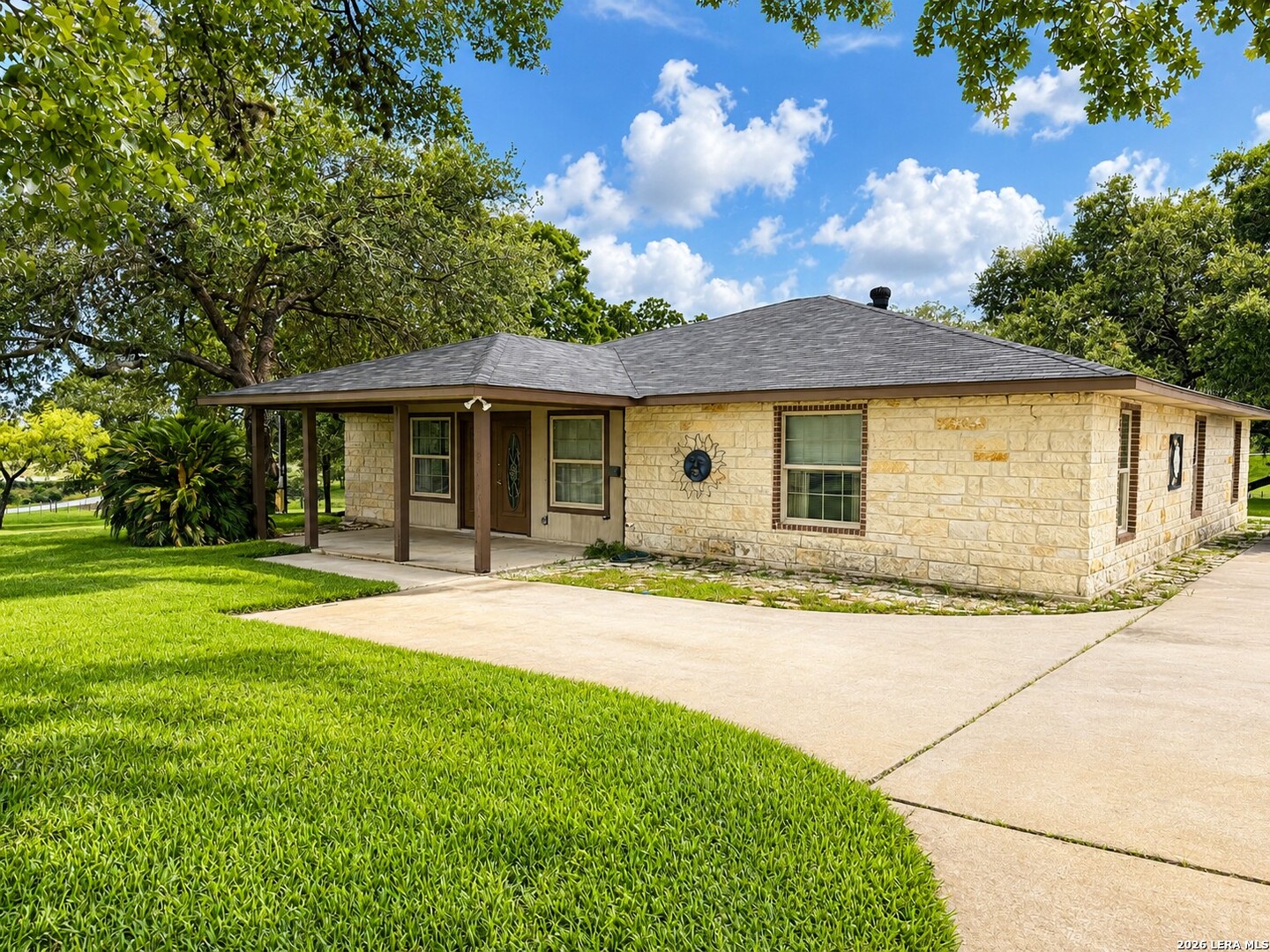 103 MISTY BND, , 78114 — photo 1