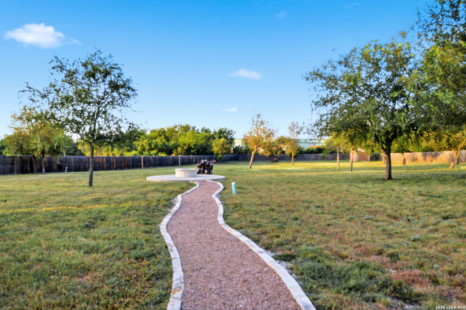 529 Double Gate, , 78009 — photo 1