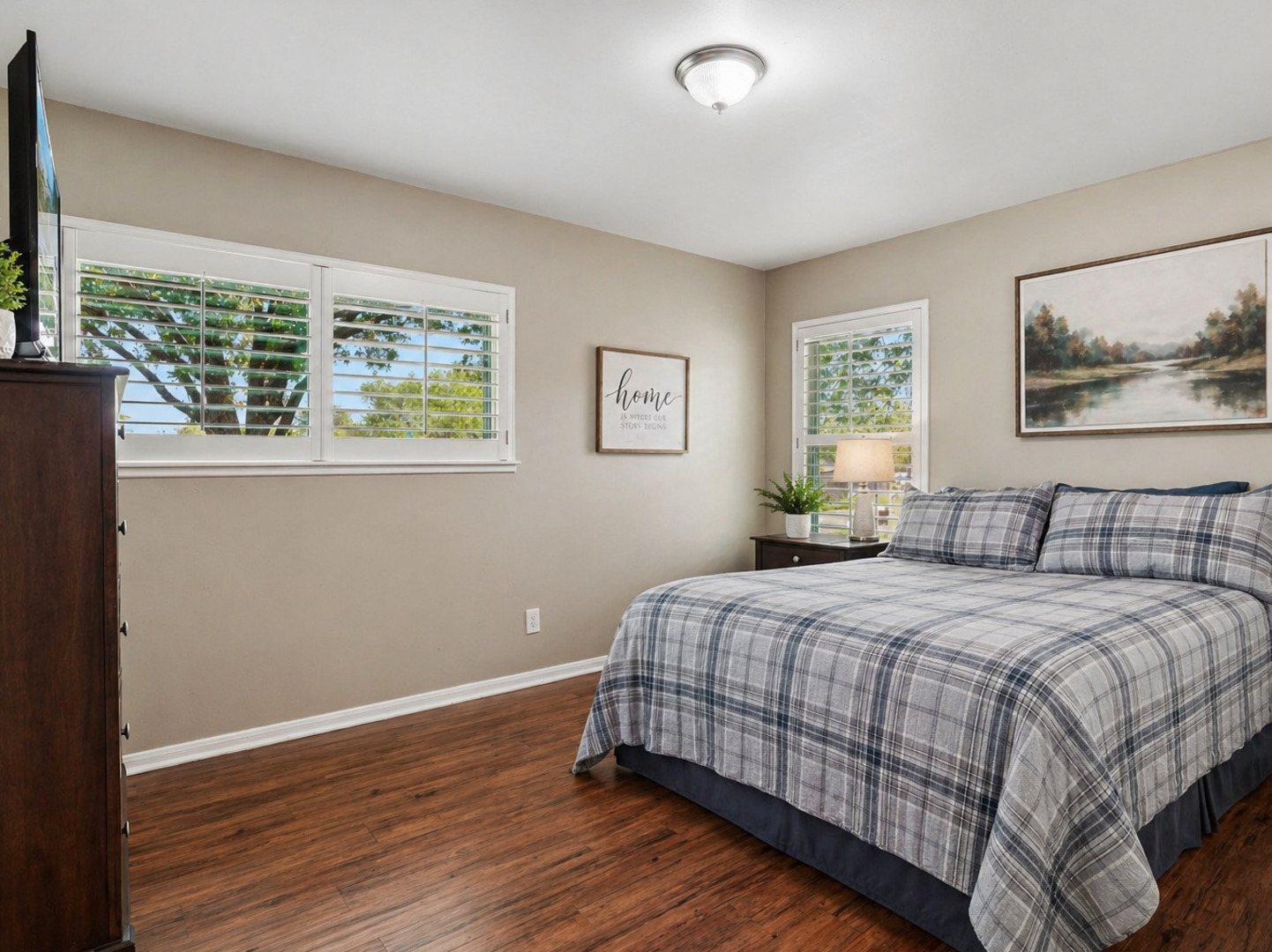 915 HORSESHOE TRL, ,  78148 — photo 1