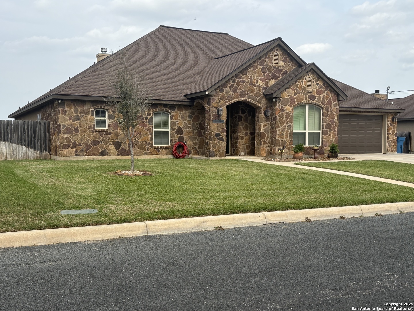 104 Park View, Poth, TX 78147 — photo 1