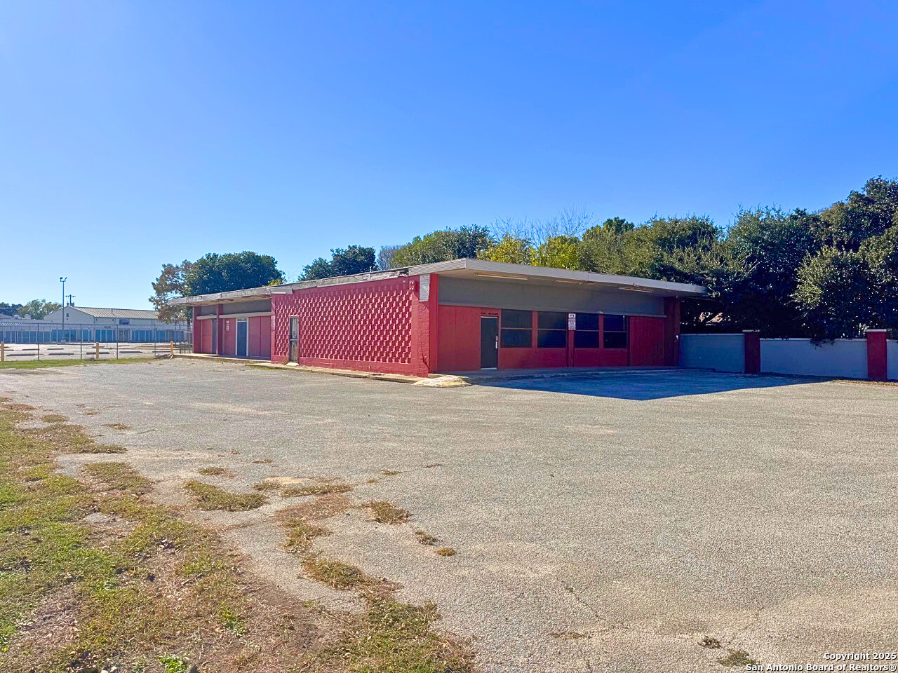 2507 S General McMullen Dr, San Antonio, TX 78226 — photo 1