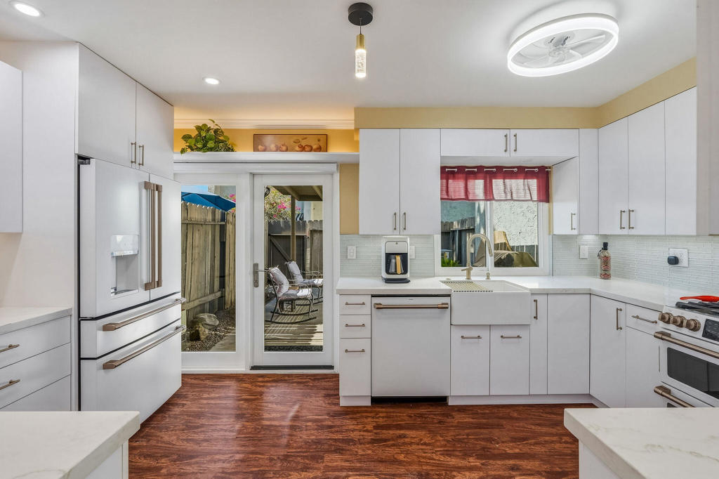 334 W Santa Elena Road, Palm Springs, CA 92262 — photo 1