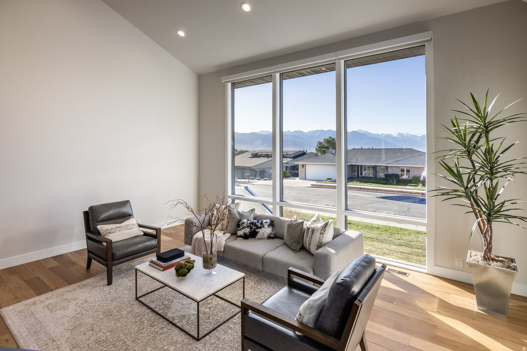 195 E NORTH SANDRUN RD, Salt Lake City, UT 84103 — photo 1
