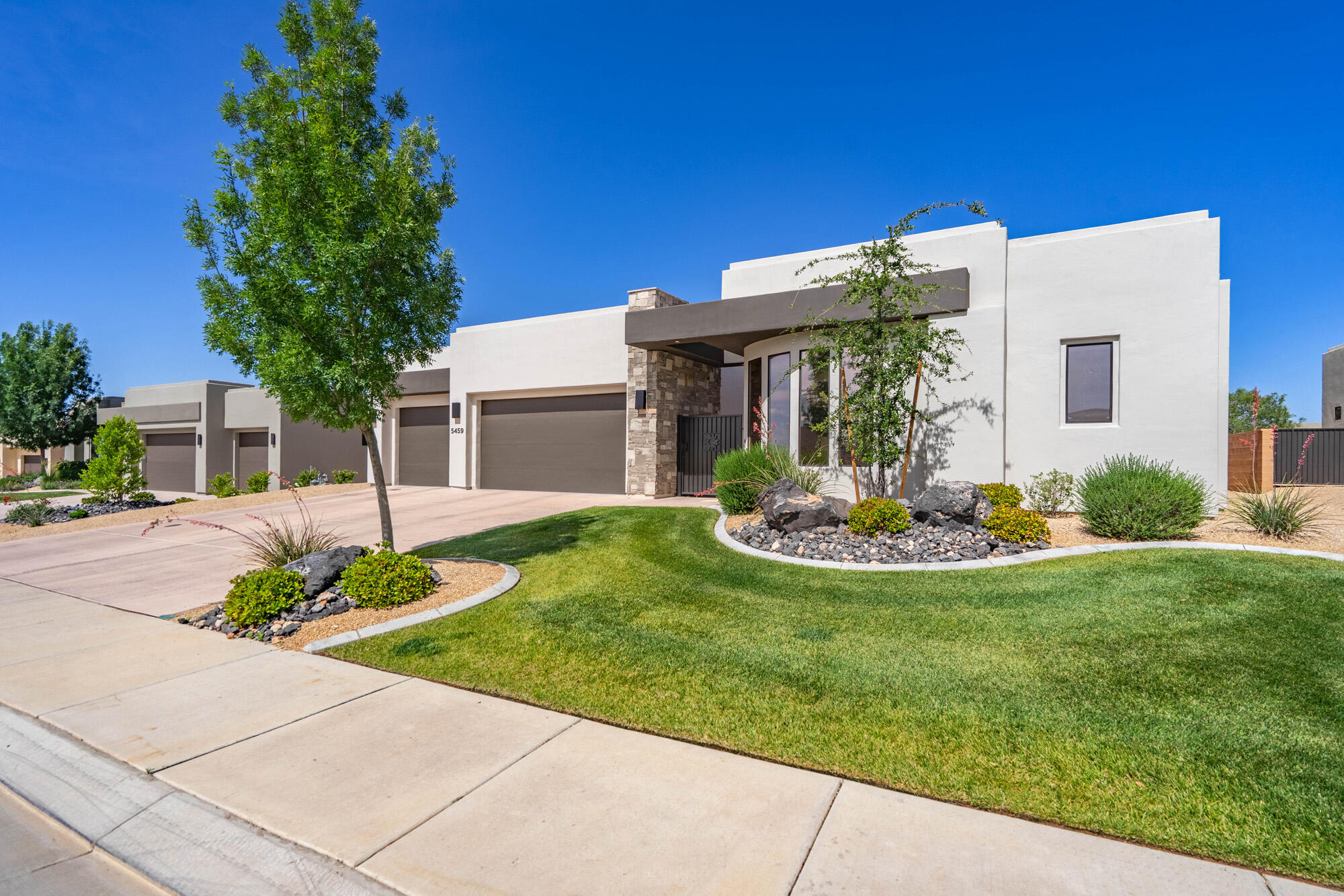 5459 N NORTHGATE PEAKS DR, St George, UT 84770 — photo 1